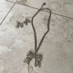 Sisi Amber bow necklace and matching earrings